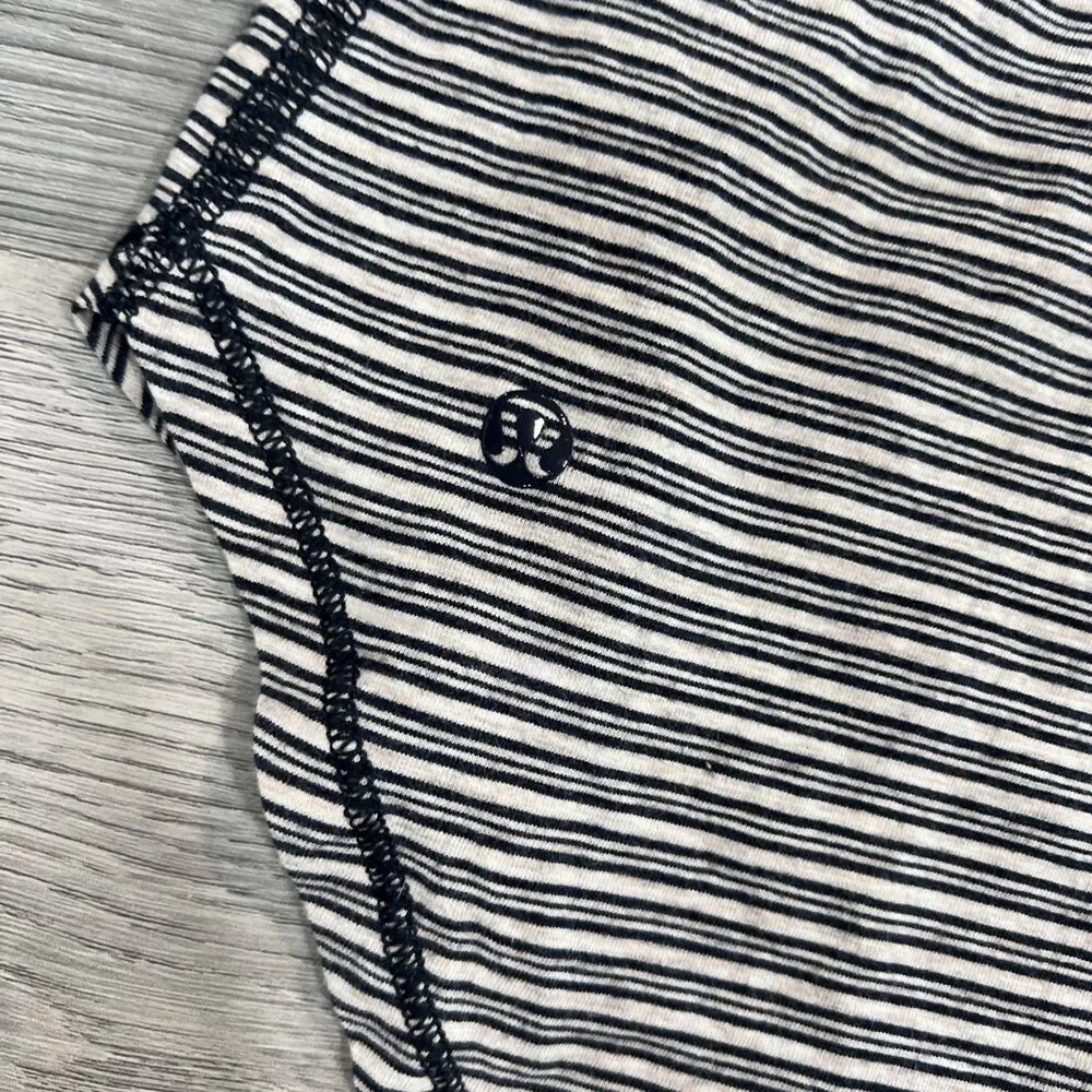 Lululemon Long Sleeve Scoop Neck Top Black White Striped Size 4